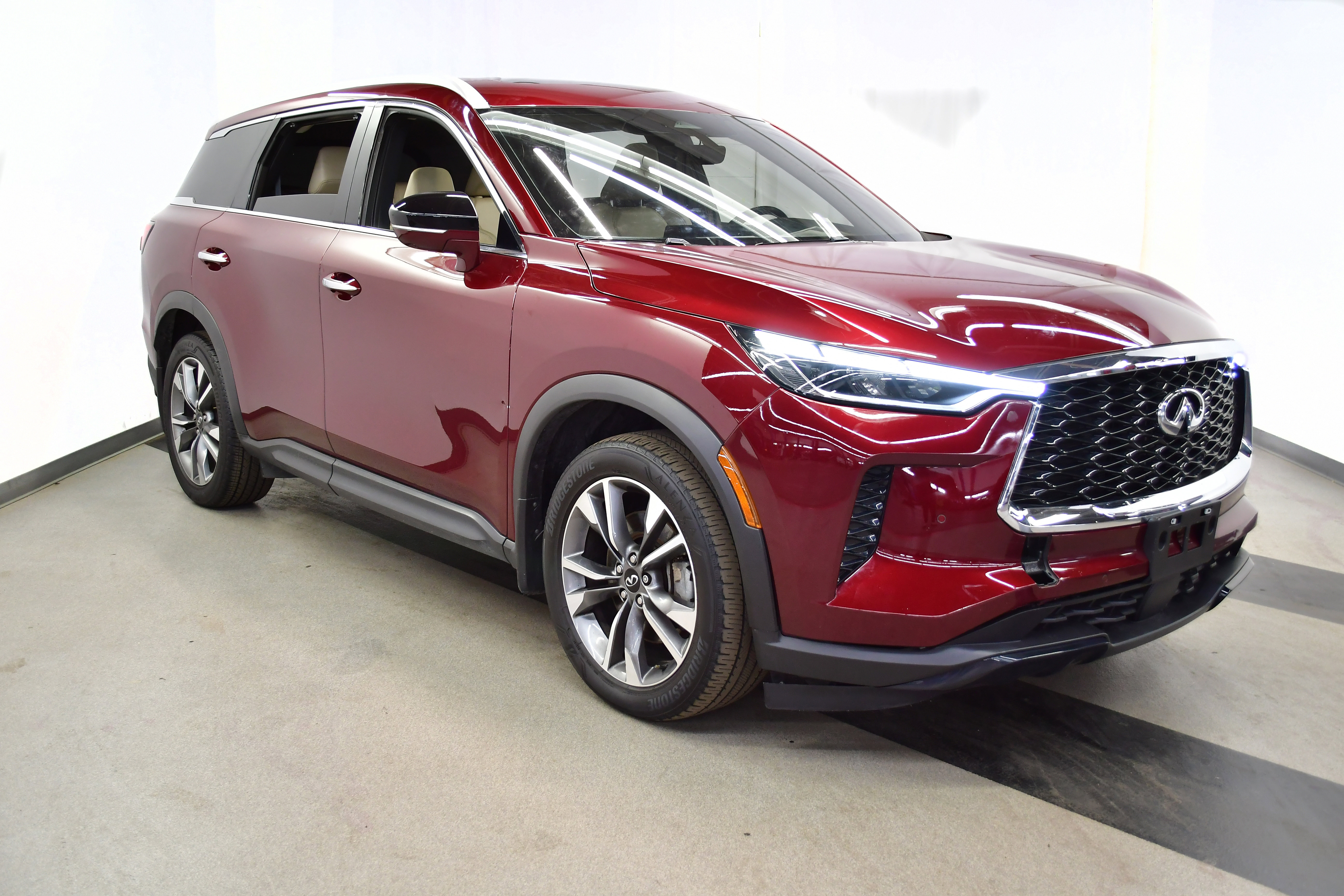 Used 2023 INFINITI QX60 Luxe w/ Cargo Package image 2