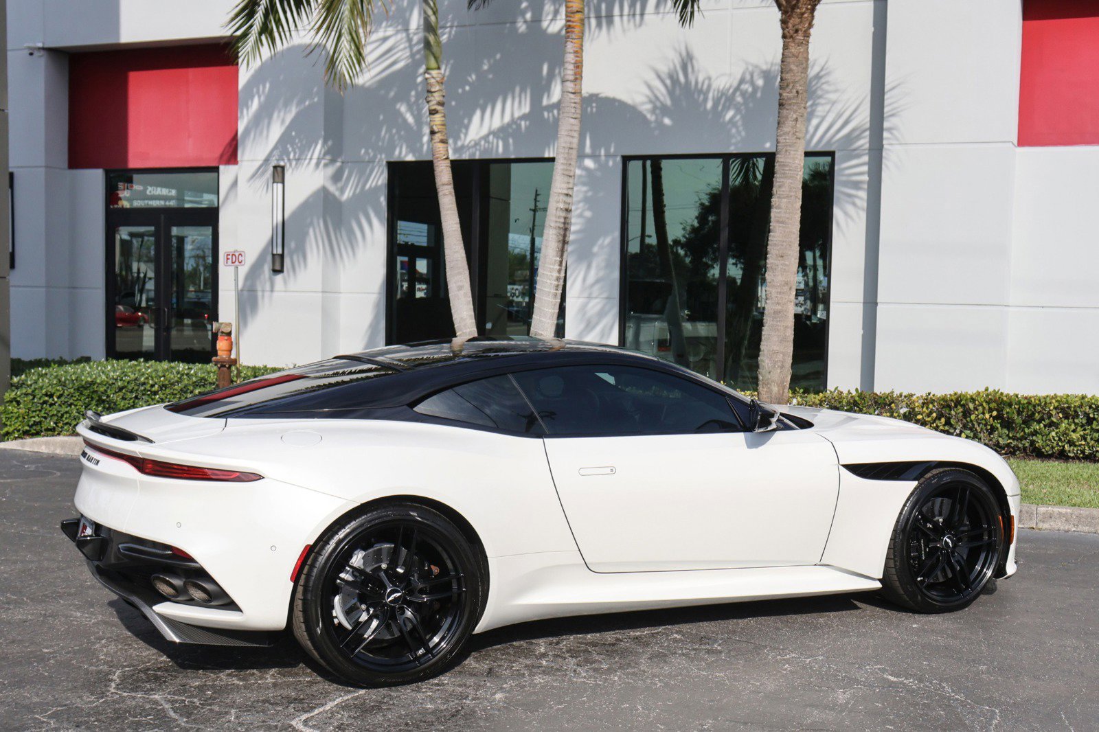 Used 2019 Aston Martin DBS Superleggera image 33