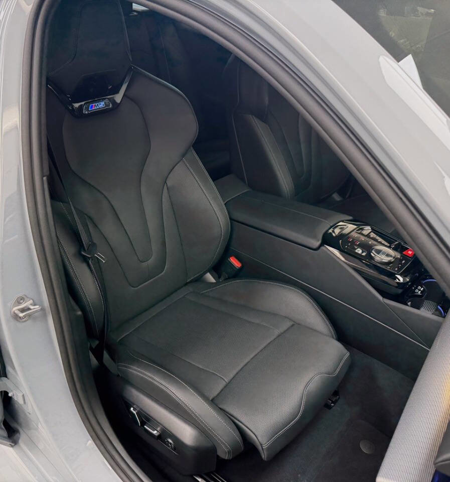 Used 2026 BMW M5 Touring image 60