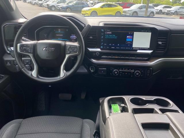 Used 2024 Chevrolet Silverado 1500 RST w/ Z71 Off-Road Package AWD/4WD image 8