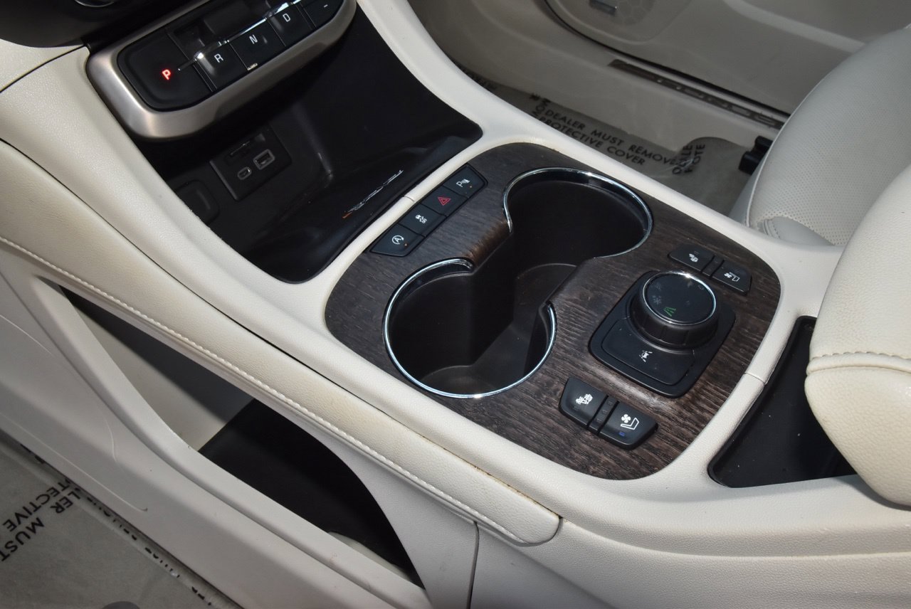 Used 2023 GMC Acadia Denali w/ Denali Ultimate Package FWD image 31