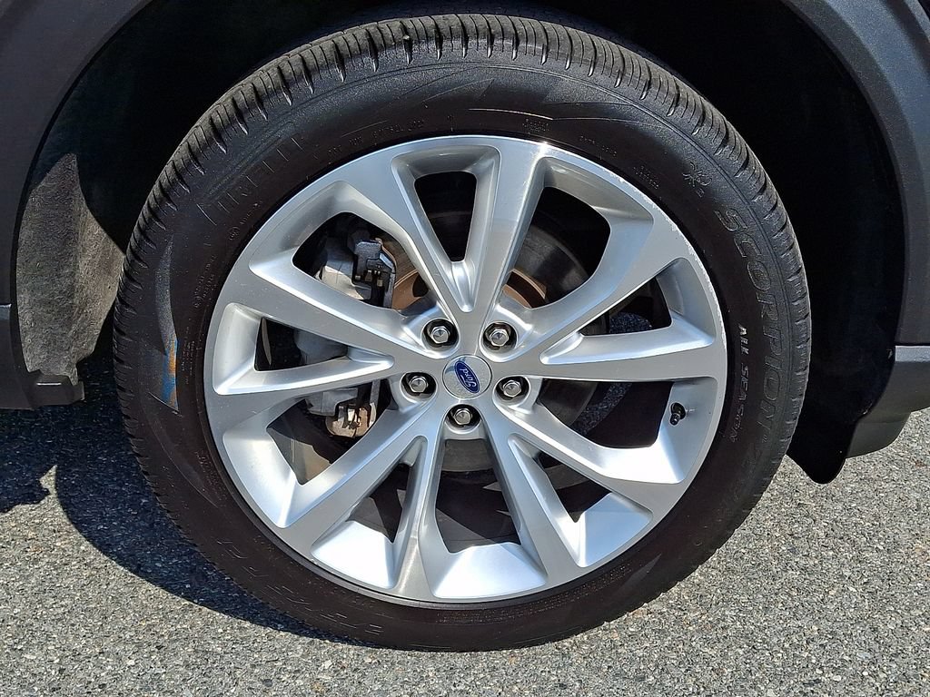 Used 2023 Ford Explorer Platinum w/ Technology Package AWD/4WD image 8