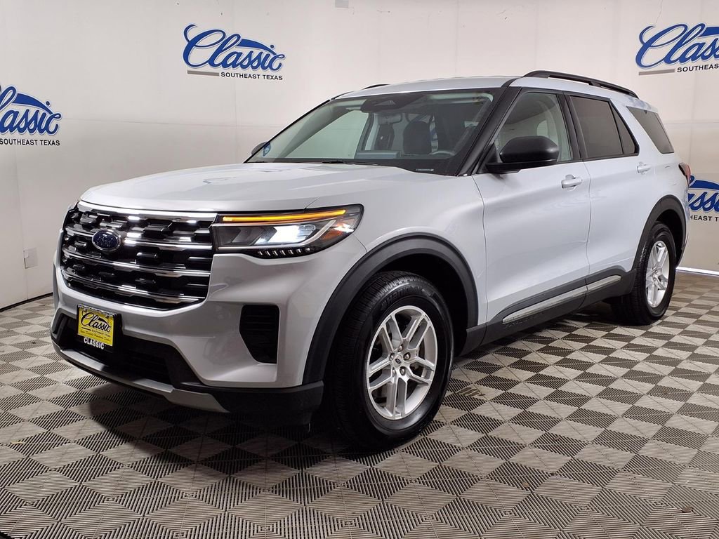 Used 2025 Ford Explorer Active image 3