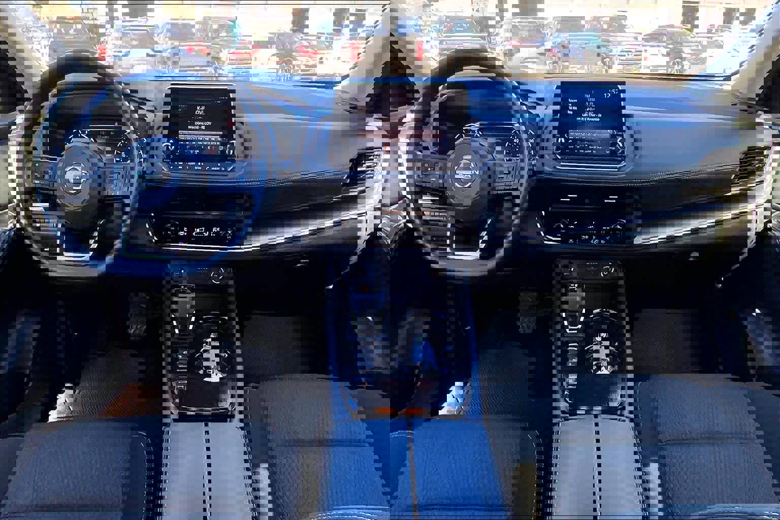 Used 2024 Nissan Rogue SV image 15