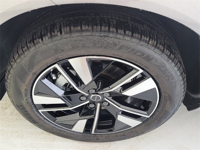 New 2026 Volvo XC60 B5 Plus w/ Protection Package Premier image 16