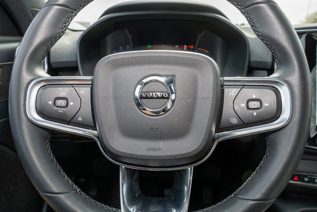 Used 2023 Volvo XC40 Recharge Ultimate image 13