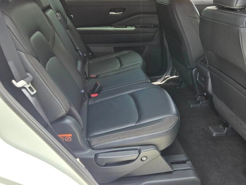 Used 2024 Nissan Pathfinder SL w/ Cargo Package FWD image 15