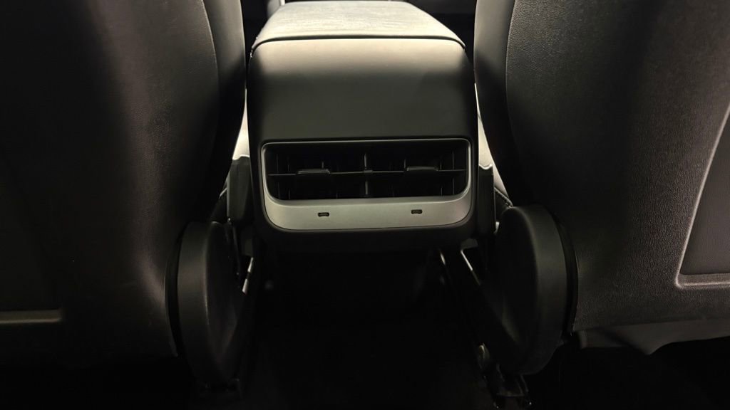 Used 2021 Tesla Model Y 2WD image 29