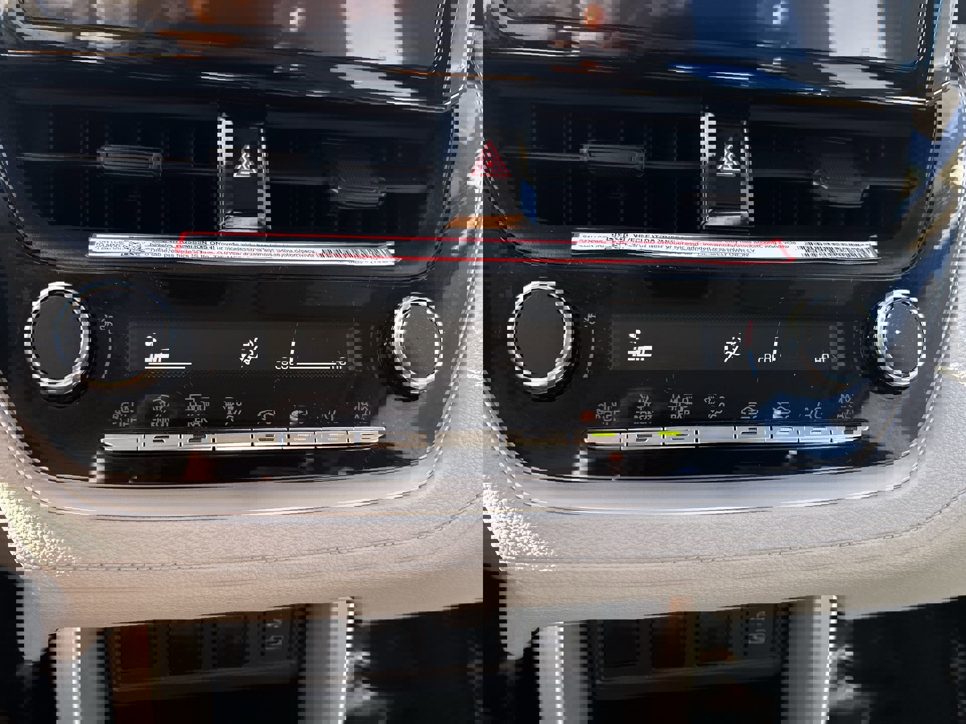 Used 2025 Toyota Corolla Cross L image 16