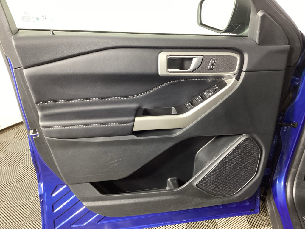 Used 2022 Ford Explorer XLT w/ Equipment Group 202A image 18