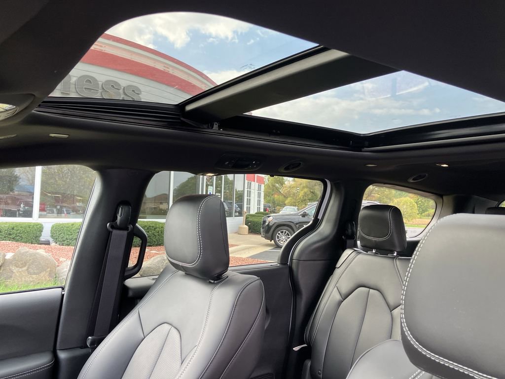 New 2026 Chrysler Pacifica Select image 5