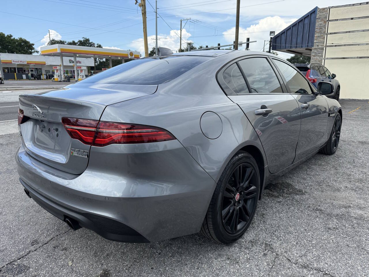 Used 2020 Jaguar XE S RWD image 7