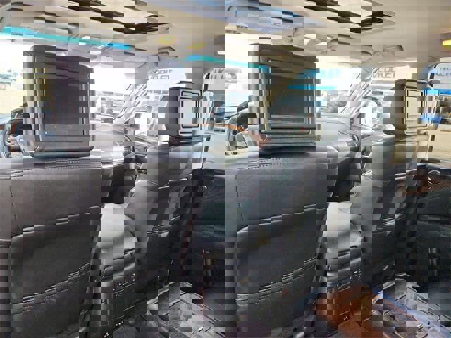 Used 2011 INFINITI QX56 7-Passenger w/ Deluxe Touring Pkg image 36