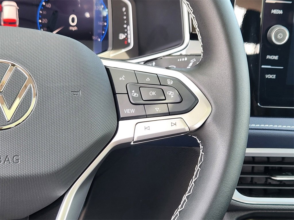 New 2025 Volkswagen Taos SEL image 9