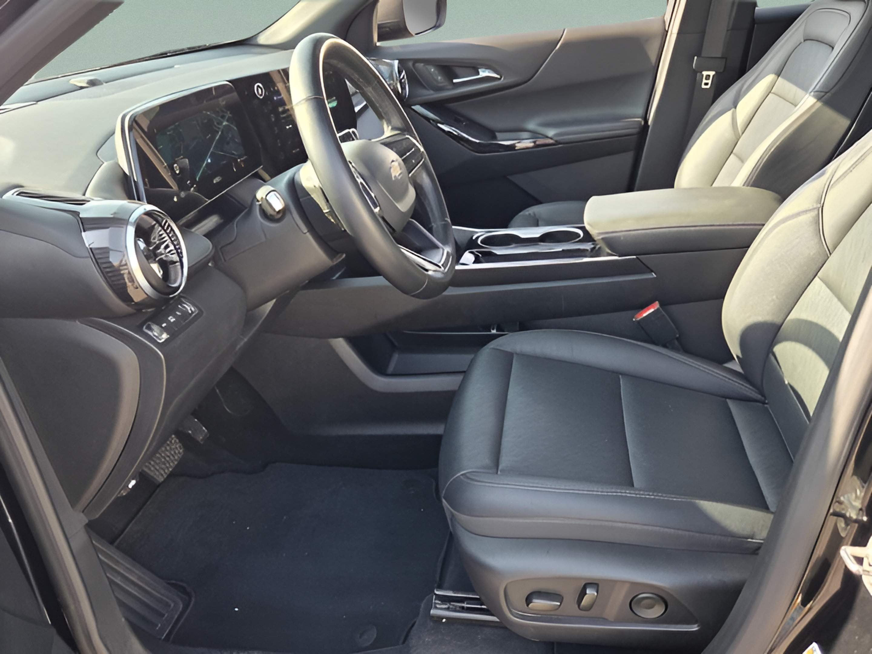 Used 2025 Chevrolet Equinox LT w/ Convenience Package II AWD/4WD image 9