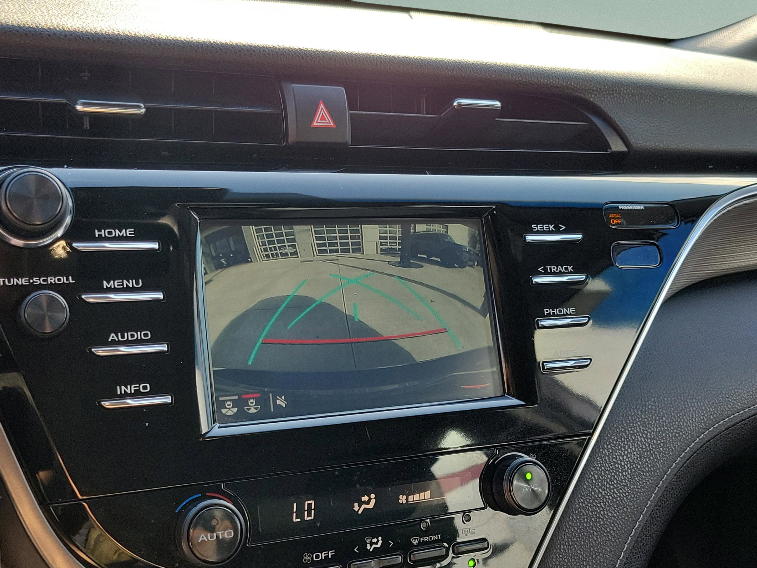 Used 2018 Toyota Camry SE w/ Moonroof Package FWD image 16