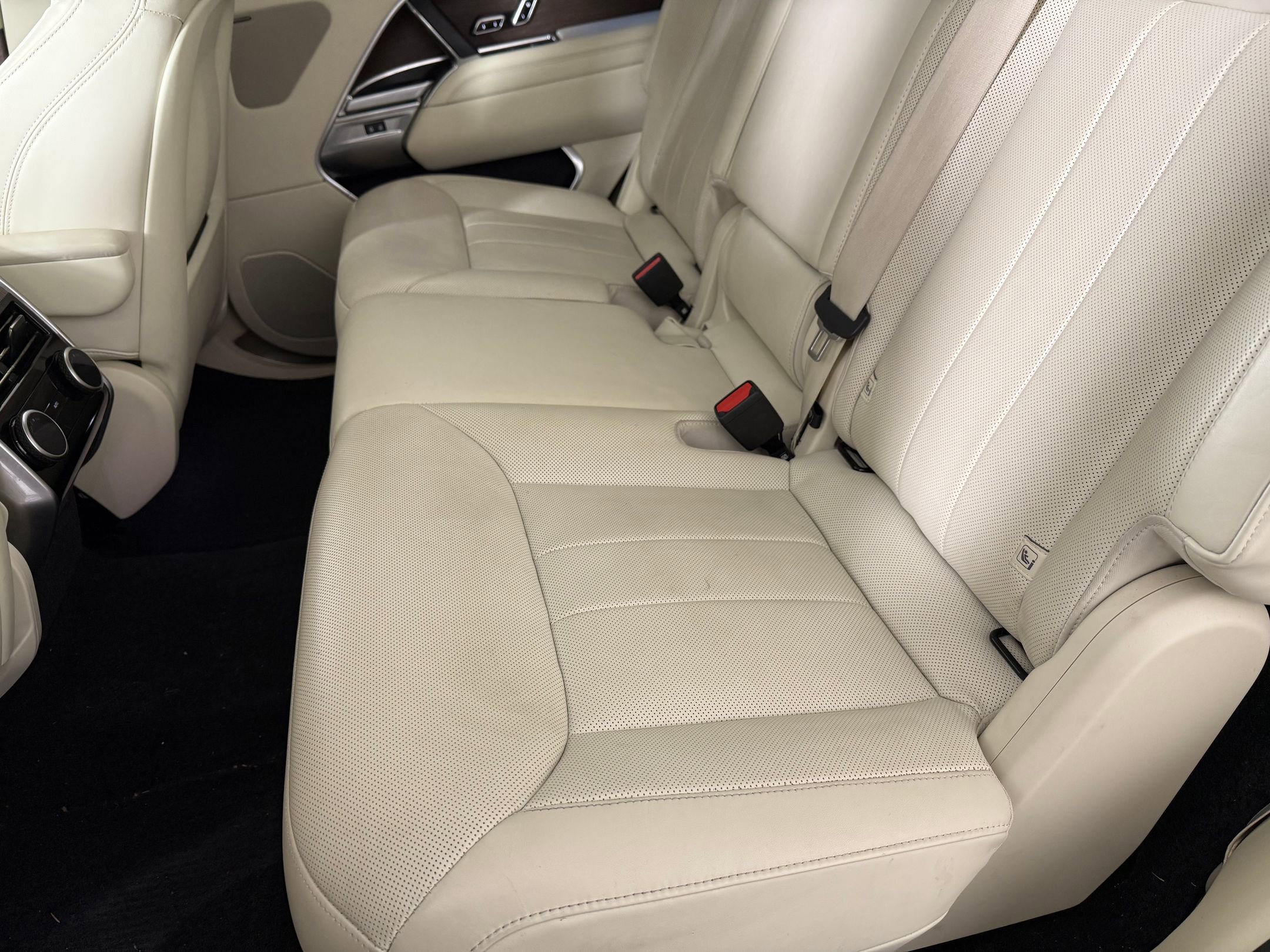 Used 2023 Land Rover Range Rover Long Wheelbase SE image 25