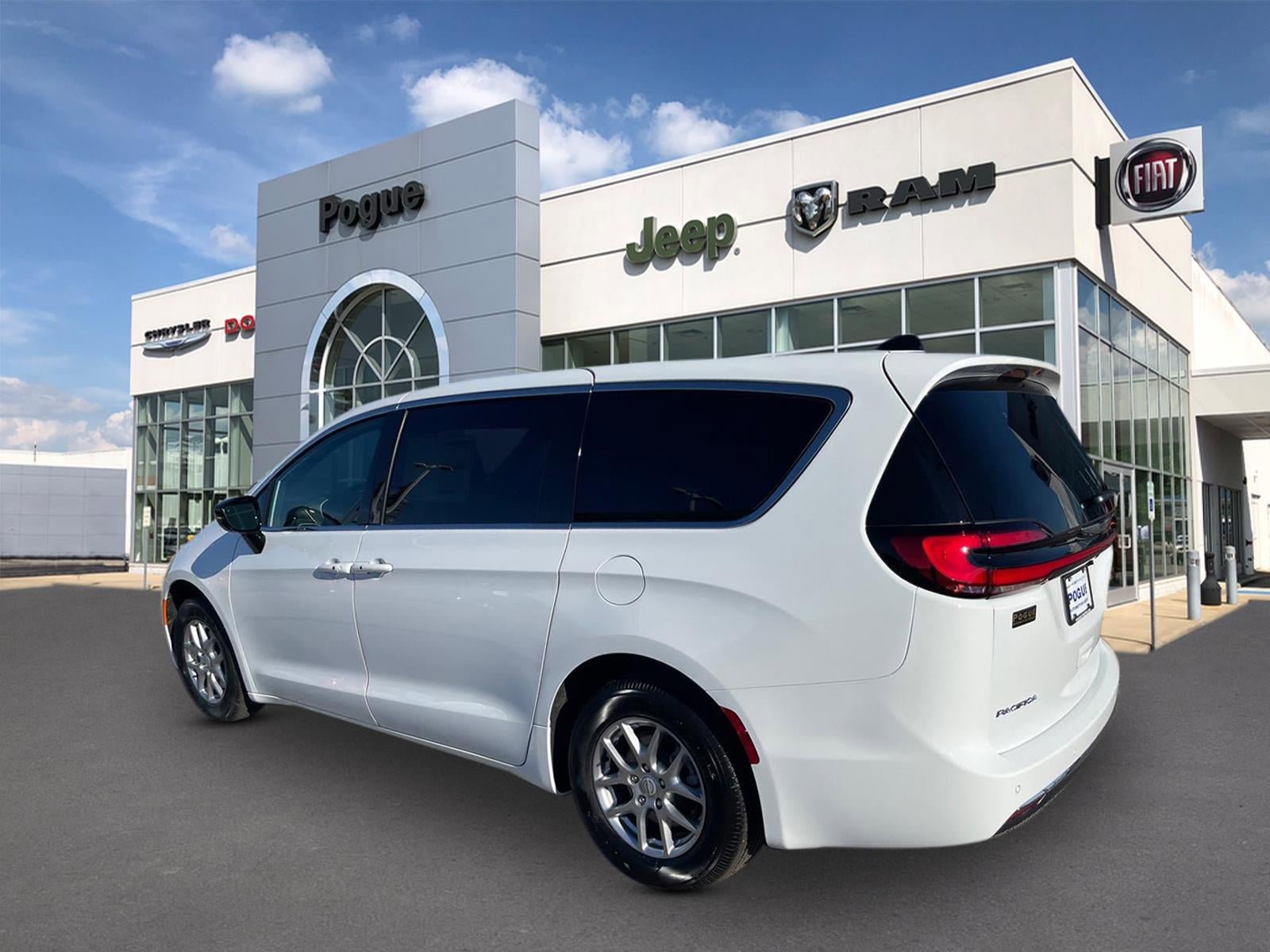 New 2026 Chrysler Pacifica Select image 3