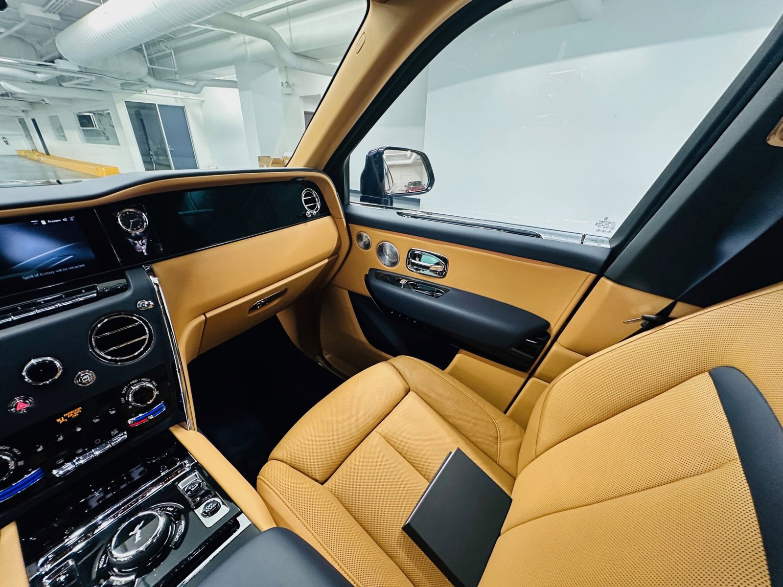 Certified 2025 Rolls-Royce Cullinan AWD/4WD image 14
