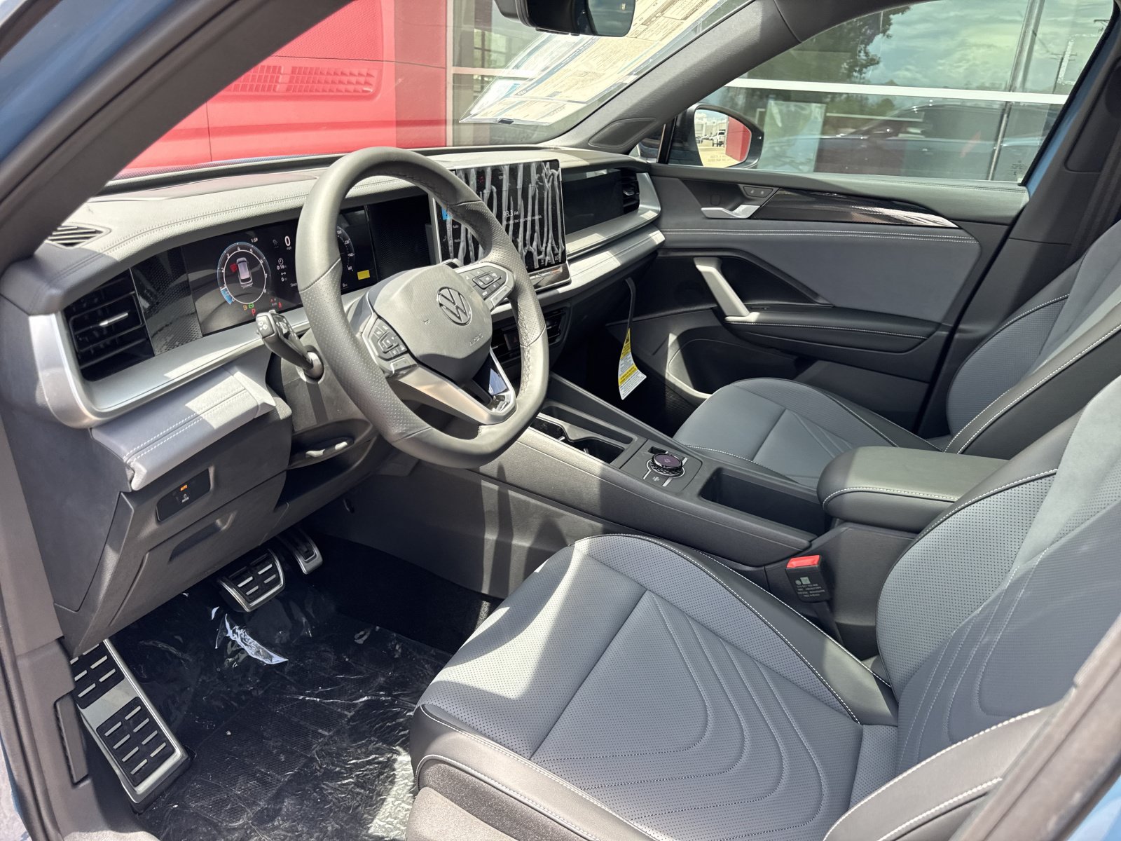 New 2026 Volkswagen Tiguan SE R-Line FWD image 10