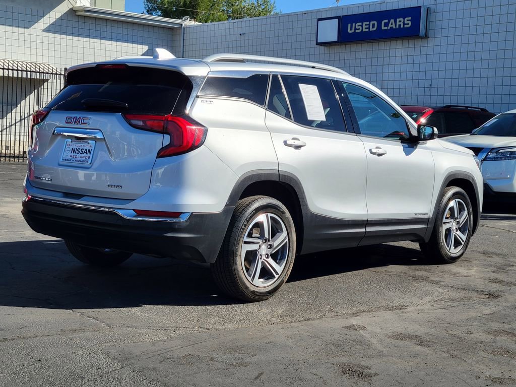Used 2021 GMC Terrain SLT image 2