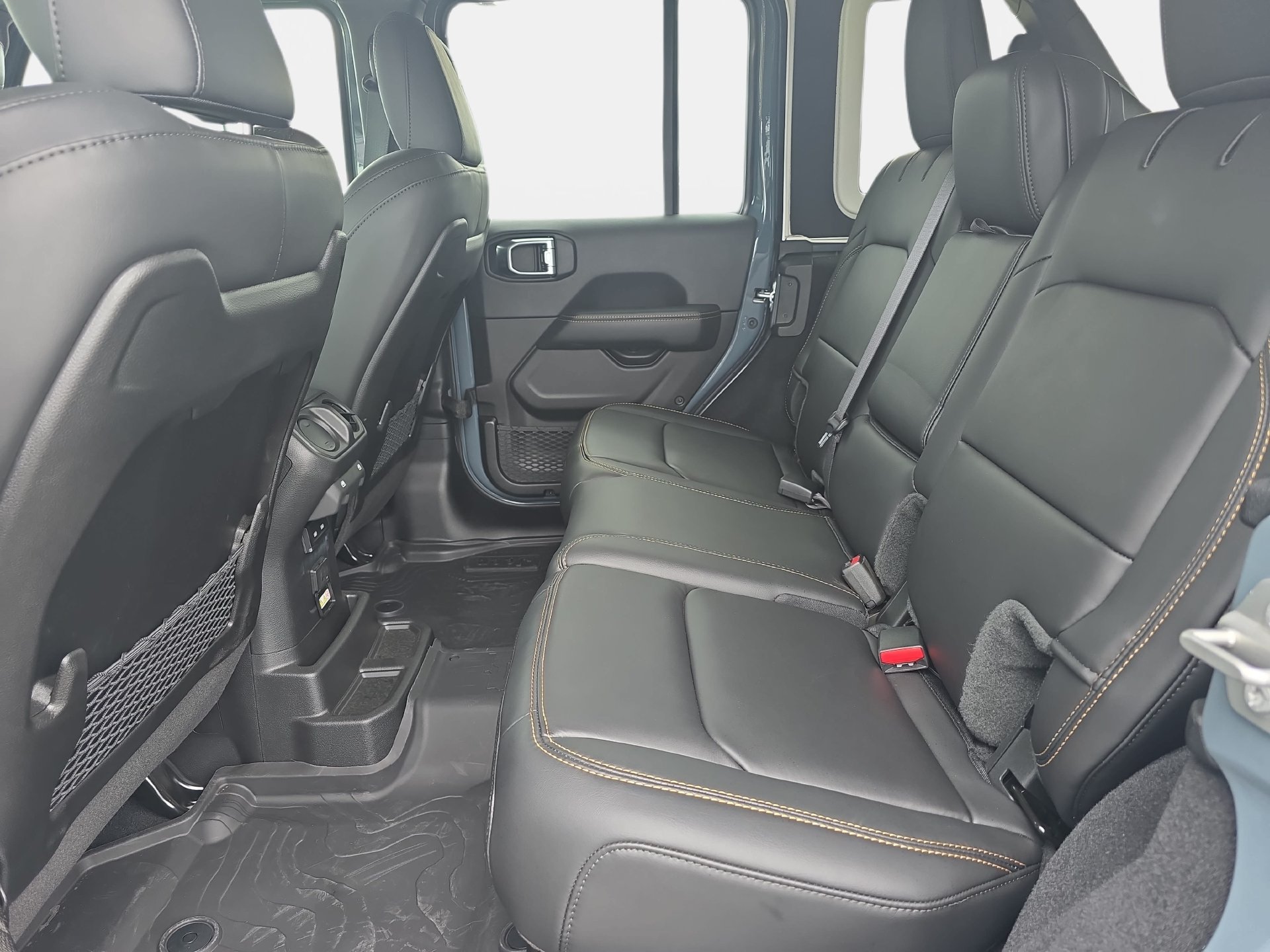 Used 2025 Jeep Wrangler Unlimited Rubicon 392 AWD/4WD image 13