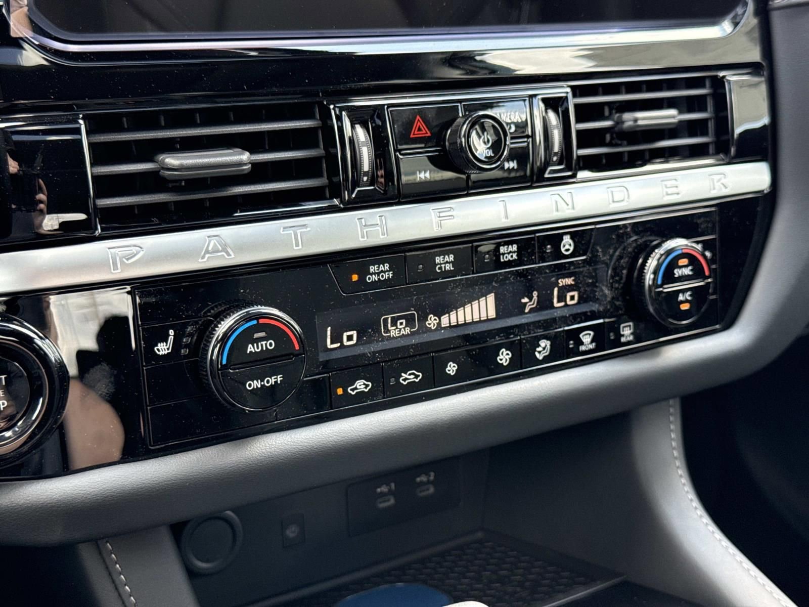 New 2026 Nissan Pathfinder SL w/ SL Premium Package image 12