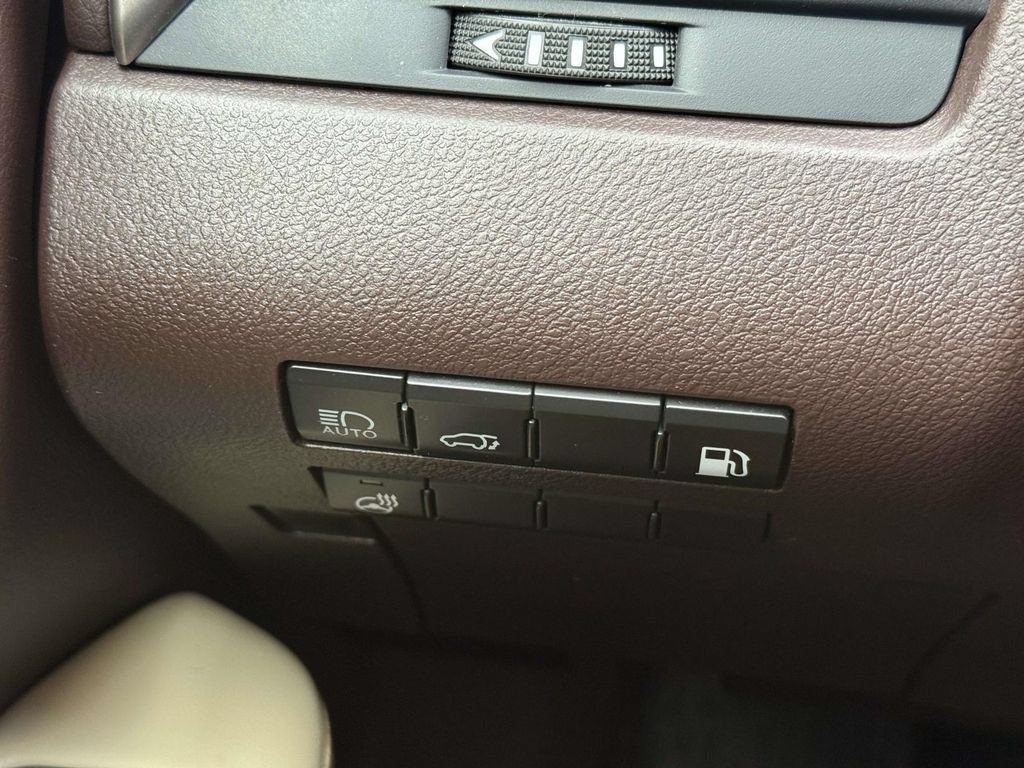 Used 2017 Lexus RX 450h AWD w/ Luxury Package image 23