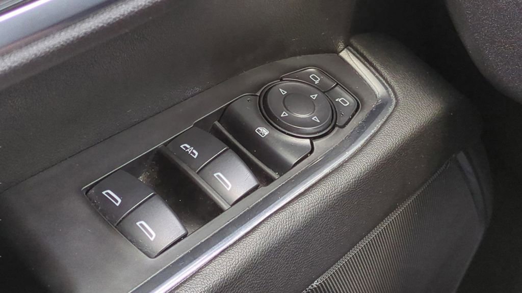 Used 2025 Chevrolet Silverado 1500 LT RWD image 18