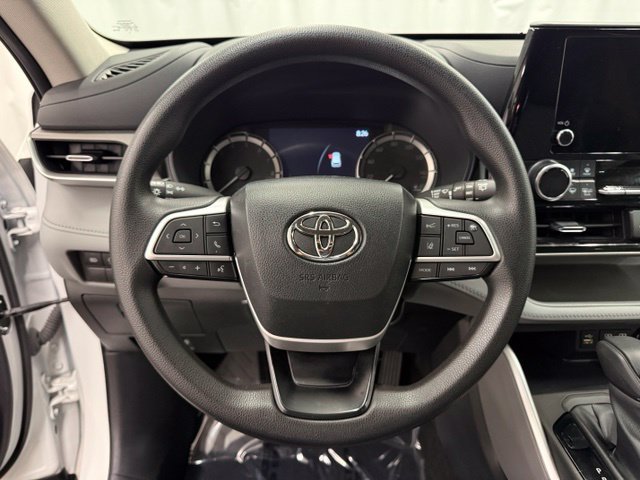 Used 2023 Toyota Highlander L FWD image 13