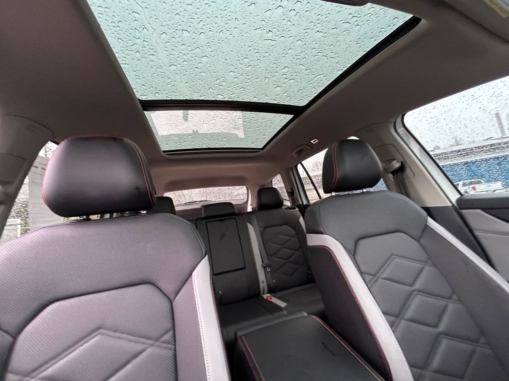 Used 2024 Volkswagen Atlas Peak Edition SE image 27