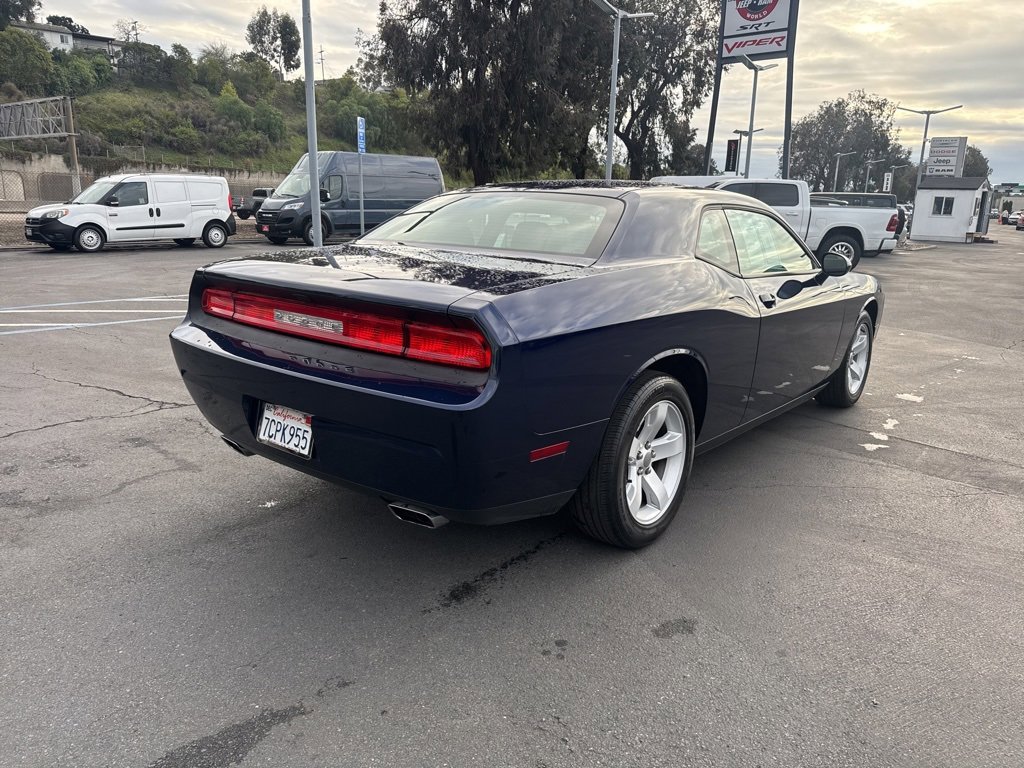 Used 2014 Dodge Challenger SXT image 7