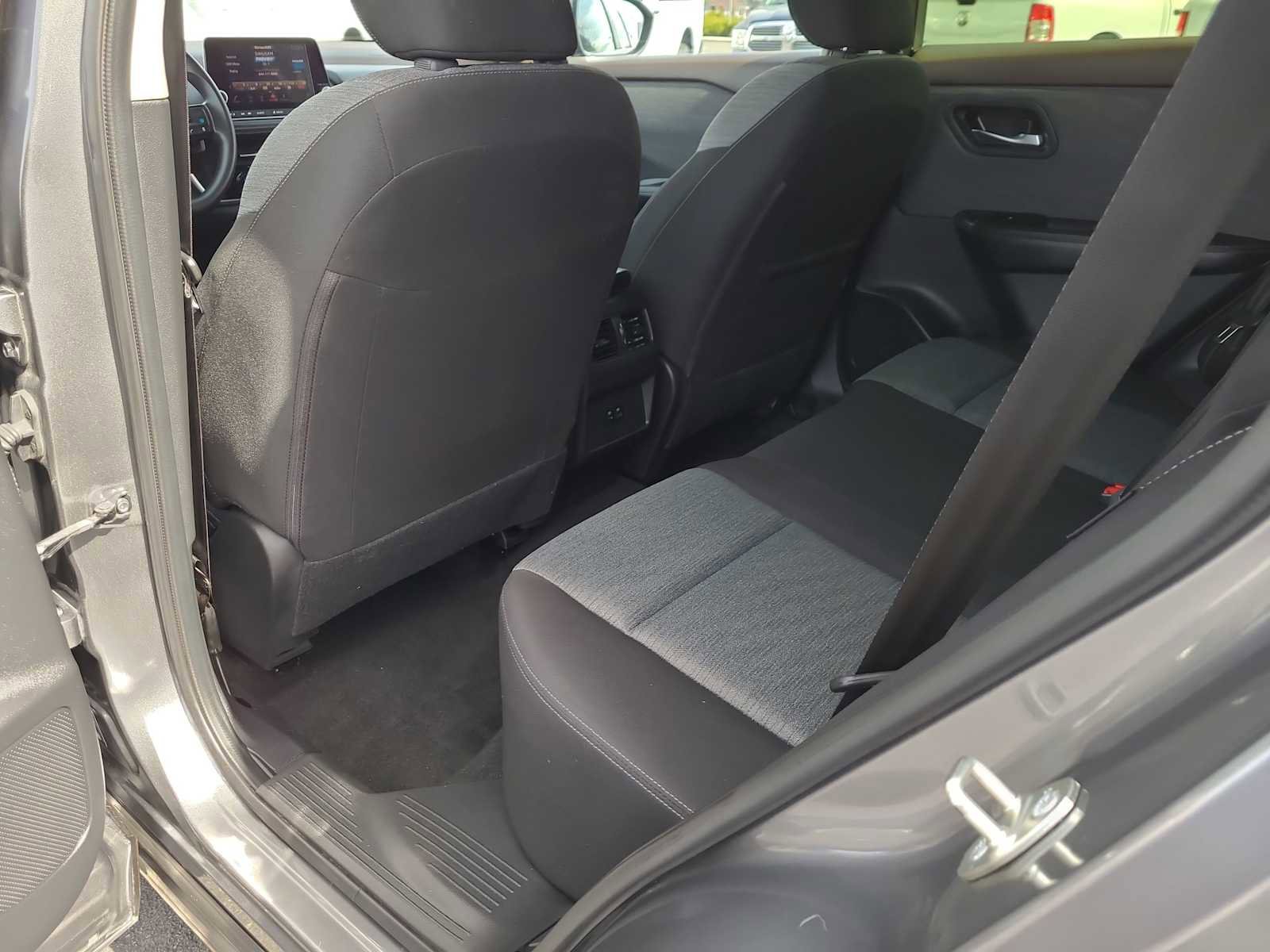 Used 2023 Nissan Rogue SV image 20