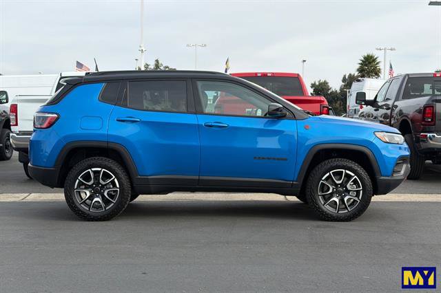 Used 2026 Jeep Compass Trailhawk w/ Sun, Sound & Navigation Group AWD/4WD image 3