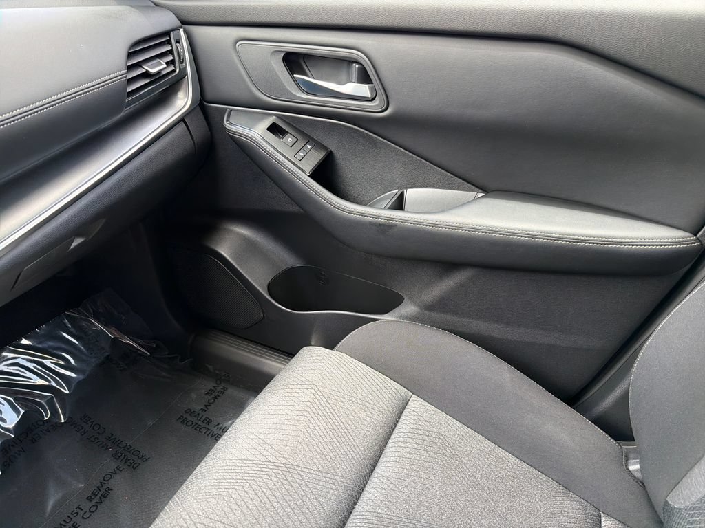 Certified 2024 Nissan Rogue SV FWD image 29