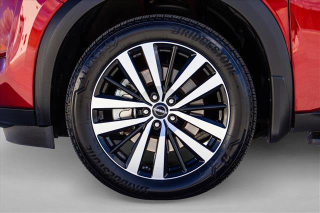 Used 2023 Nissan Pathfinder Platinum image 9