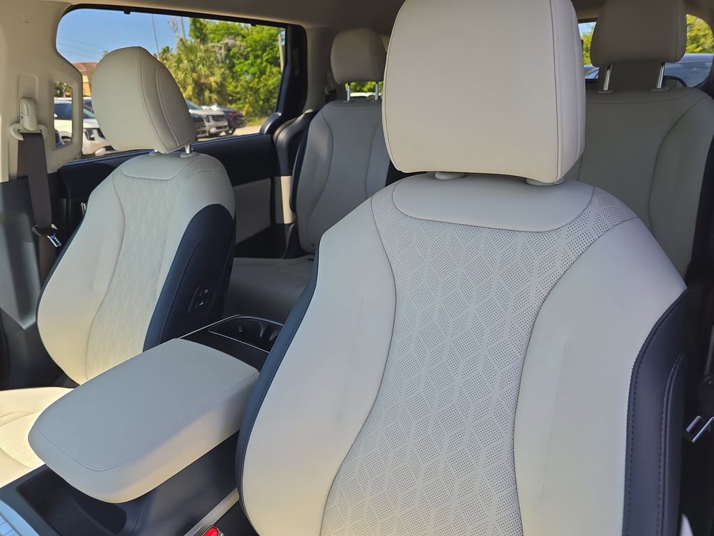 New 2026 Kia Carnival EX FWD image 23