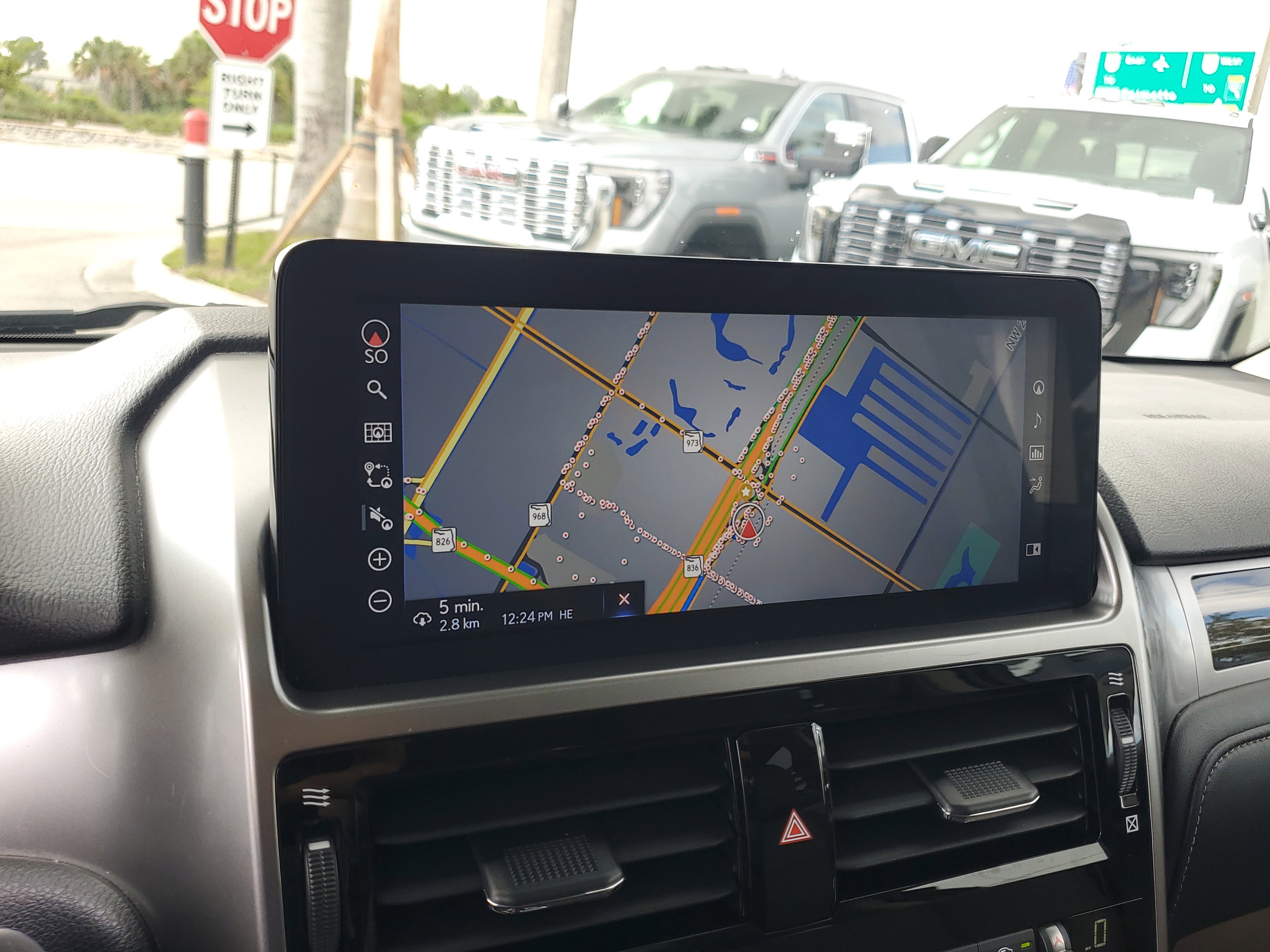 Used 2022 Lexus GX 460 Premium w/ Accessory Package image 10