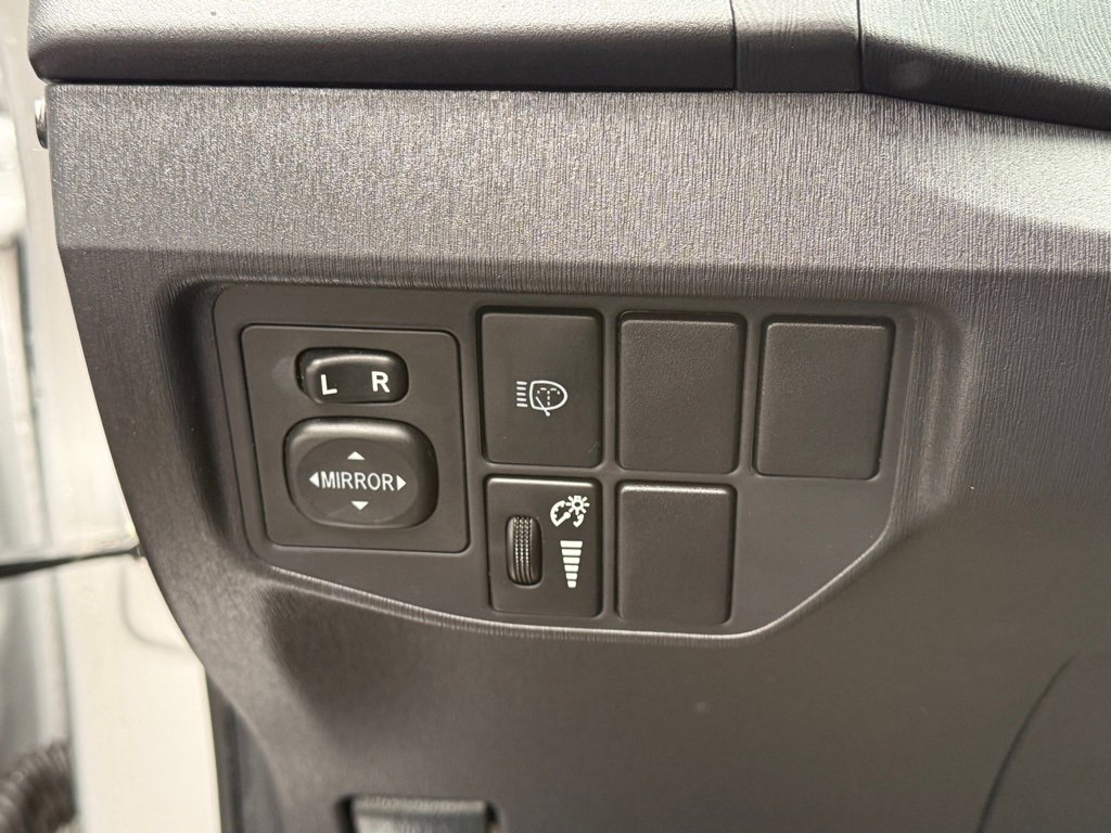 Used 2015 Toyota Prius Five w/ Advanced Technology Package image 22