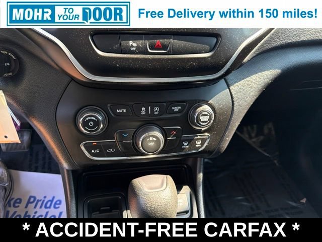 Used 2019 Jeep Cherokee Latitude w/ Popular Appearance Group FWD image 24