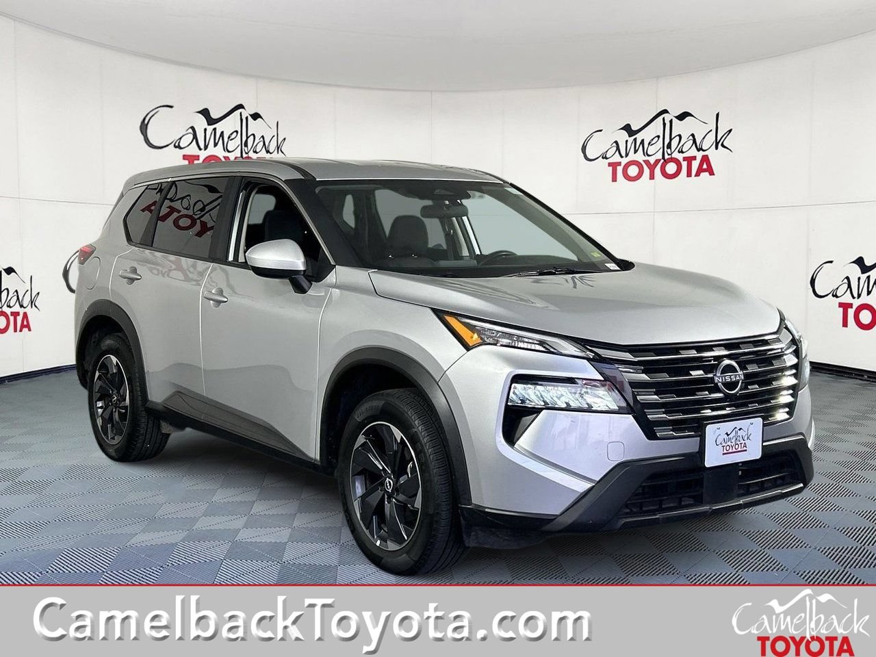 Used 2025 Nissan Rogue SV FWD image 1