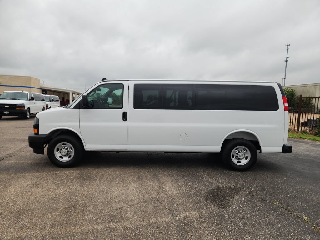 Used 2025 Chevrolet Express 3500 LS RWD image 4