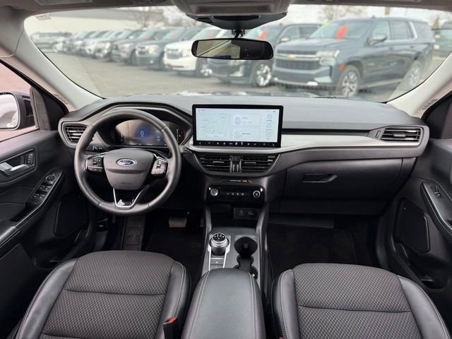 Used 2023 Ford Escape SE image 2