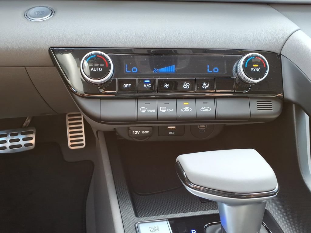 New 2026 Hyundai Elantra Sport FWD image 21