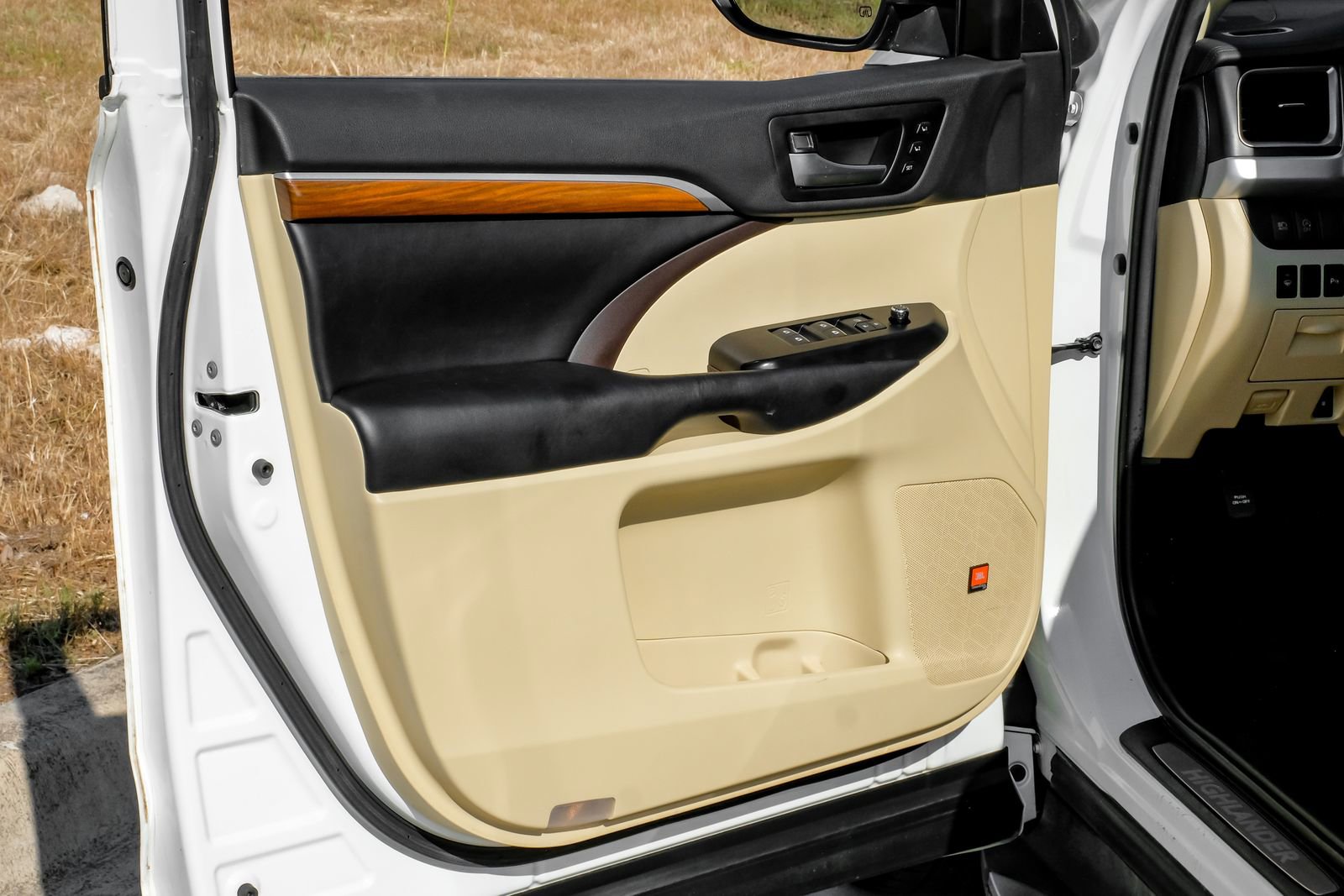 Used 2019 Toyota Highlander Limited FWD image 50