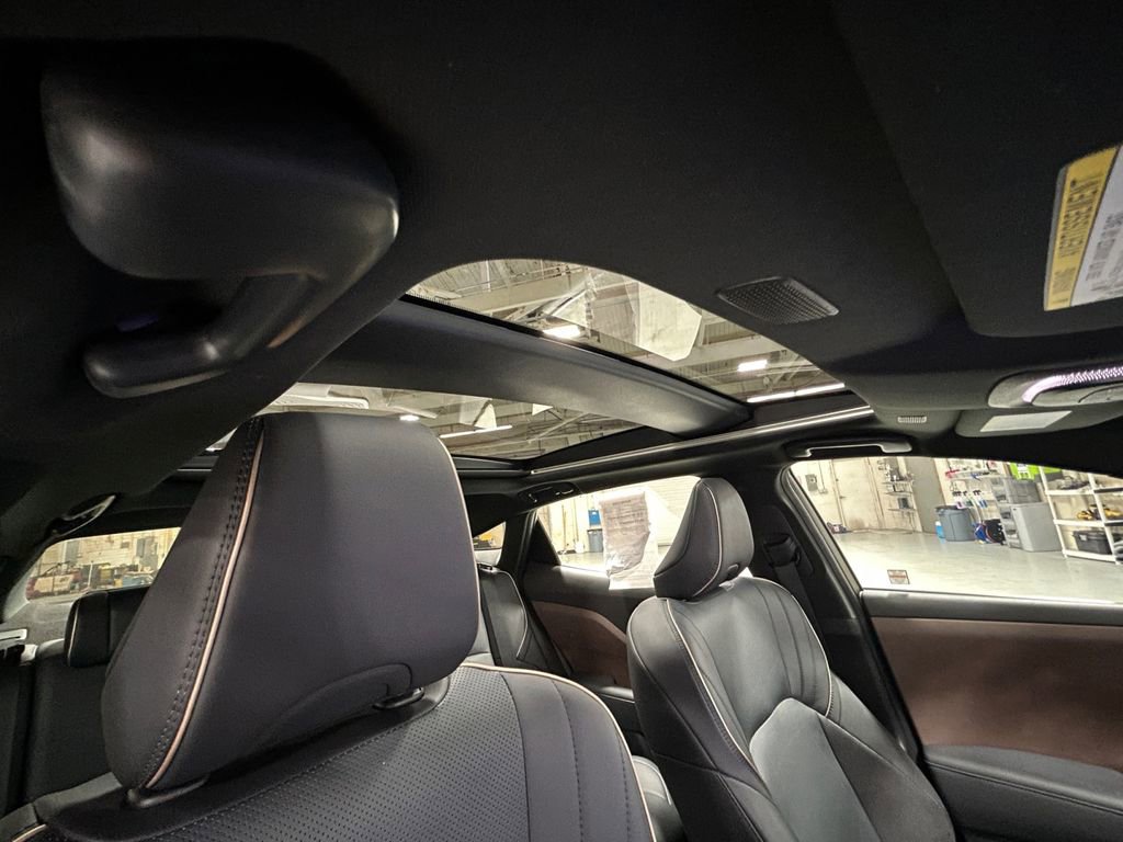 Used 2023 Toyota Crown Limited image 27