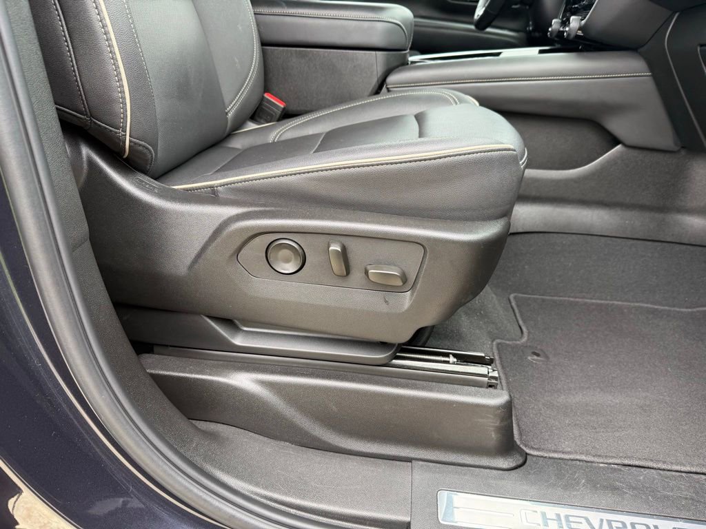Used 2025 Chevrolet Suburban Premier image 24