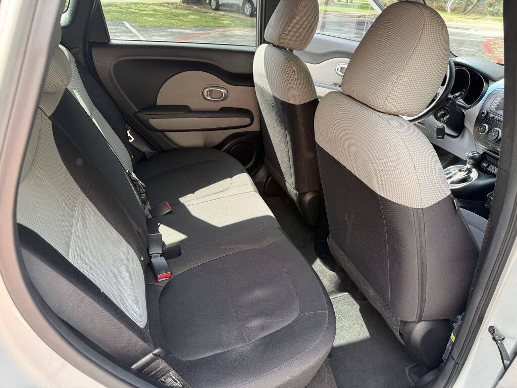 Used 2015 Kia Soul FWD image 18