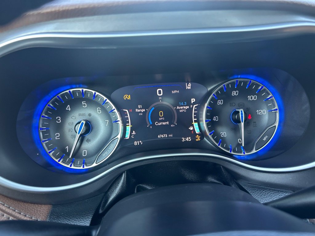 Used 2019 Chrysler Pacifica Limited w/ Advanced Safetytec Group FWD image 31