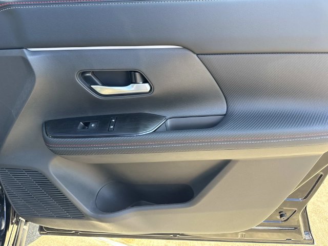 New 2027 Nissan Kicks SR FWD image 16